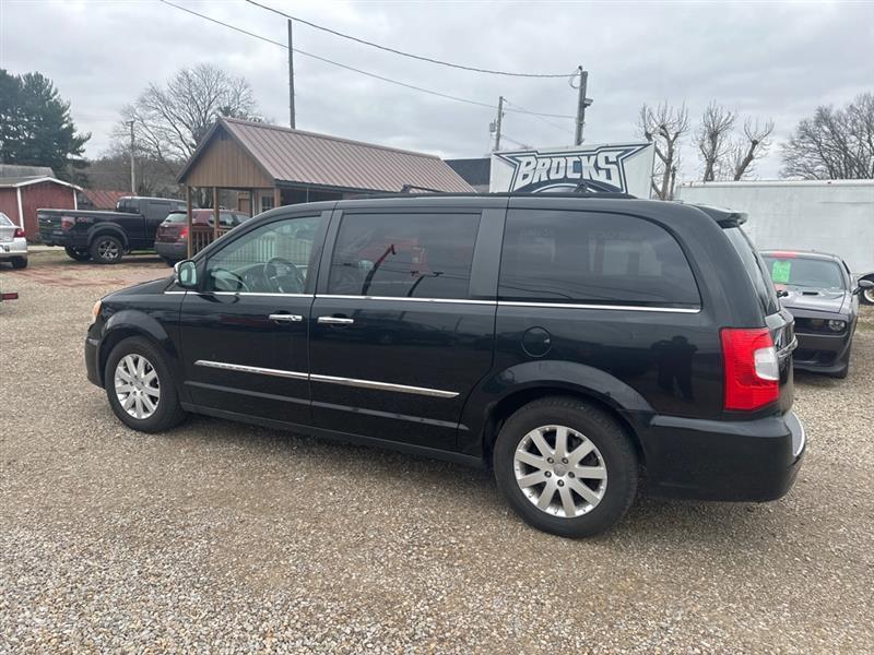 Chrysler Town & Country Touring-L 2012