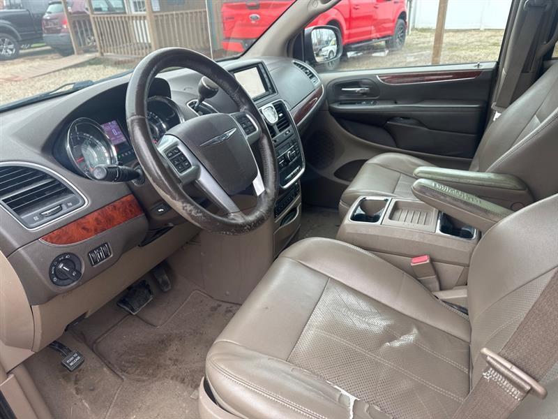 Chrysler Town & Country Touring-L 2012