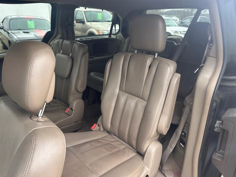 Chrysler Town & Country Touring-L 2012