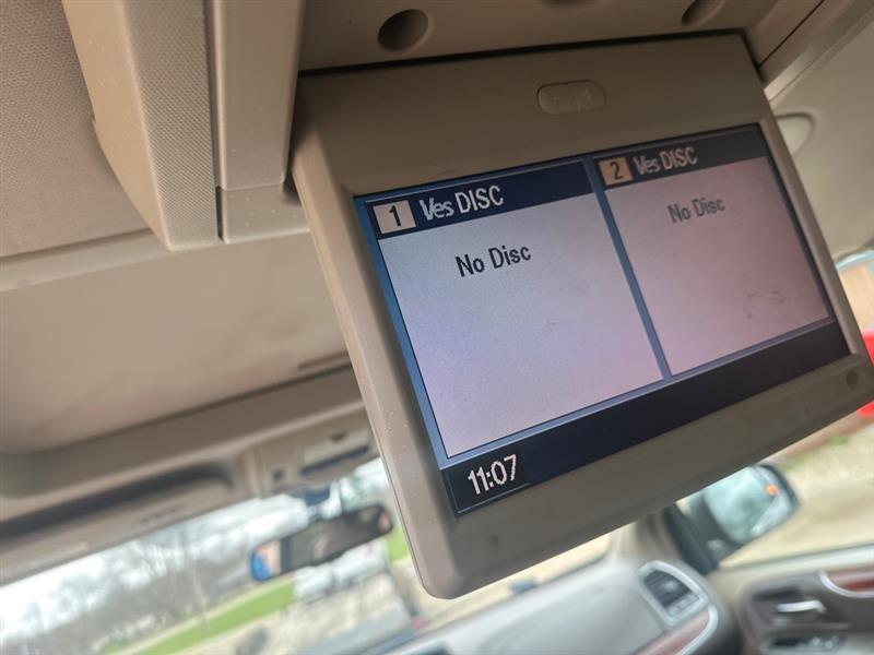 Chrysler Town & Country Touring-L 2012