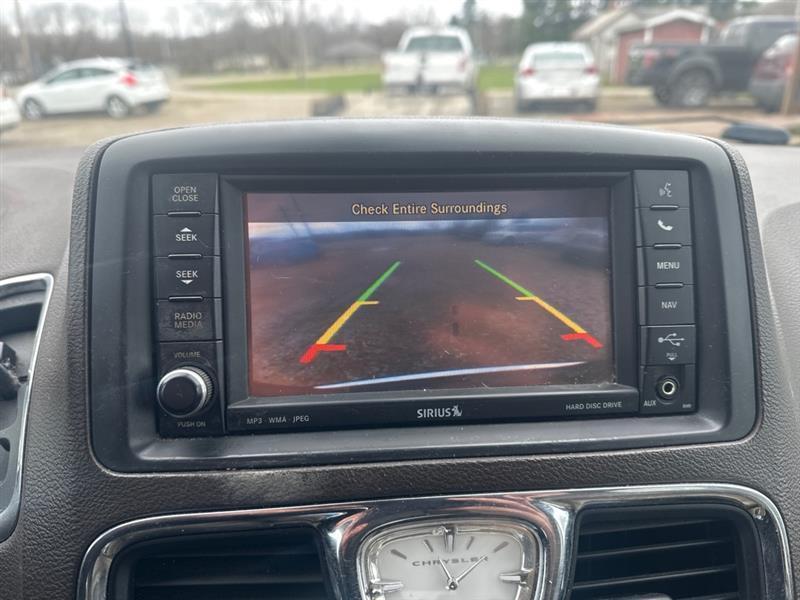 Chrysler Town & Country Touring-L 2012