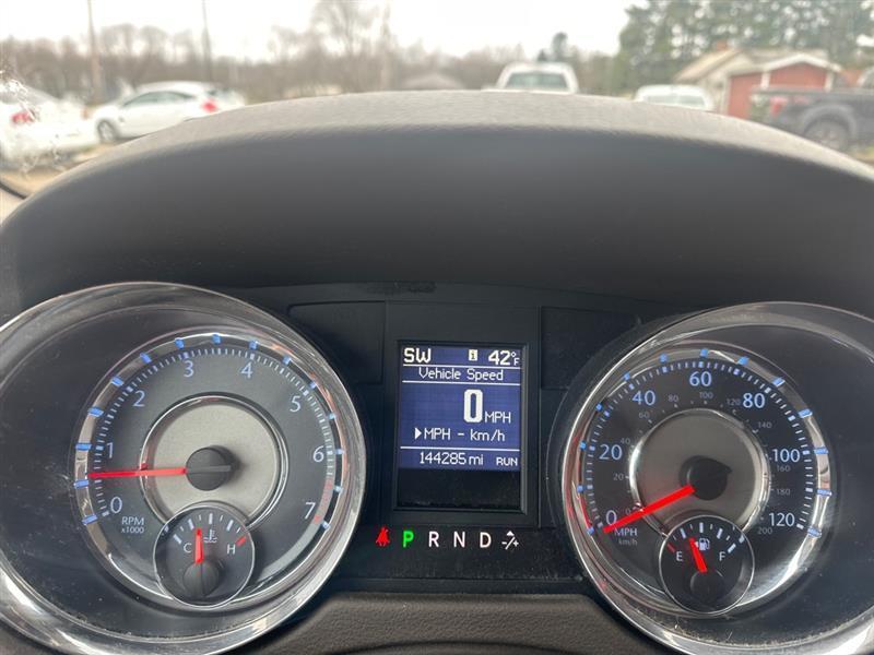 Chrysler Town & Country Touring-L 2012