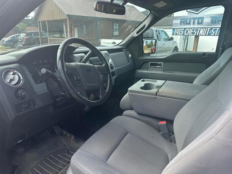 Ford F-150 XL SuperCab 8-ft. Bed 4WD 2011