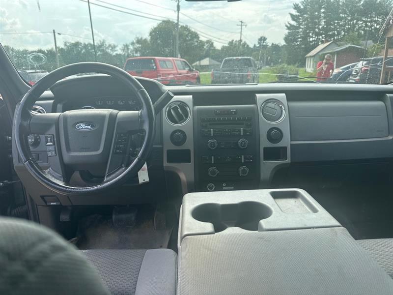 Ford F-150 XL SuperCab 8-ft. Bed 4WD 2011