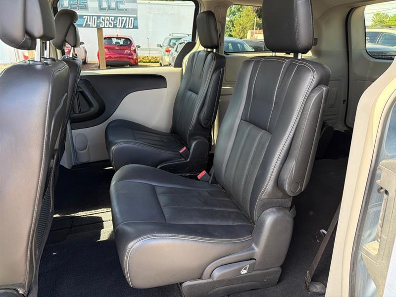 Chrysler Town & Country Touring 2012
