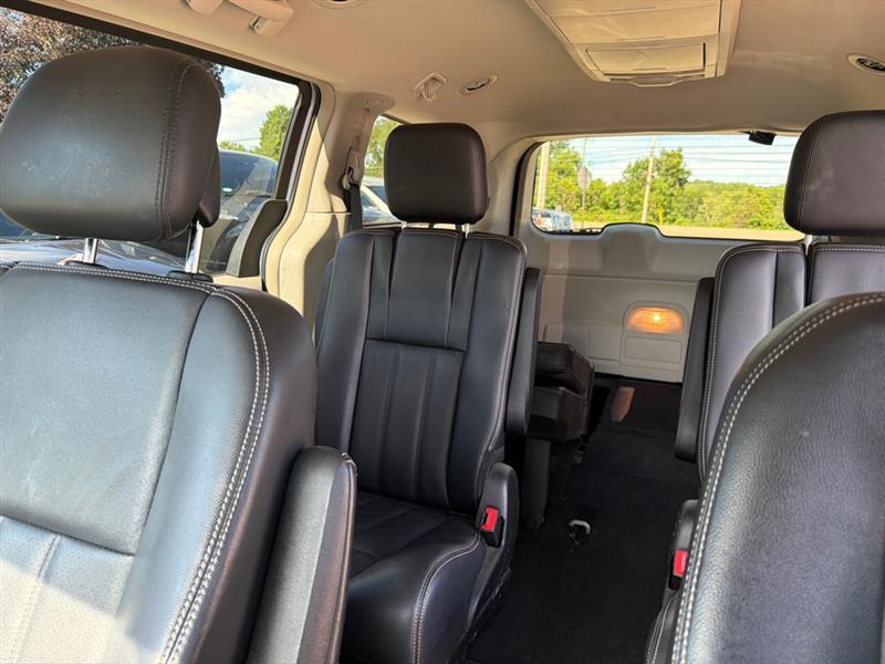 Chrysler Town & Country Touring 2012