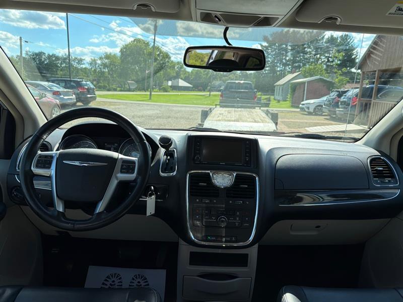 Chrysler Town & Country Touring 2012