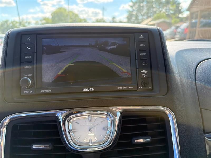 Chrysler Town & Country Touring 2012