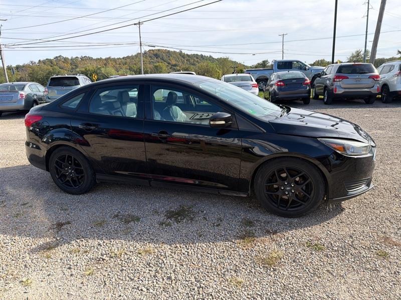 Ford Focus SE Sedan 2016