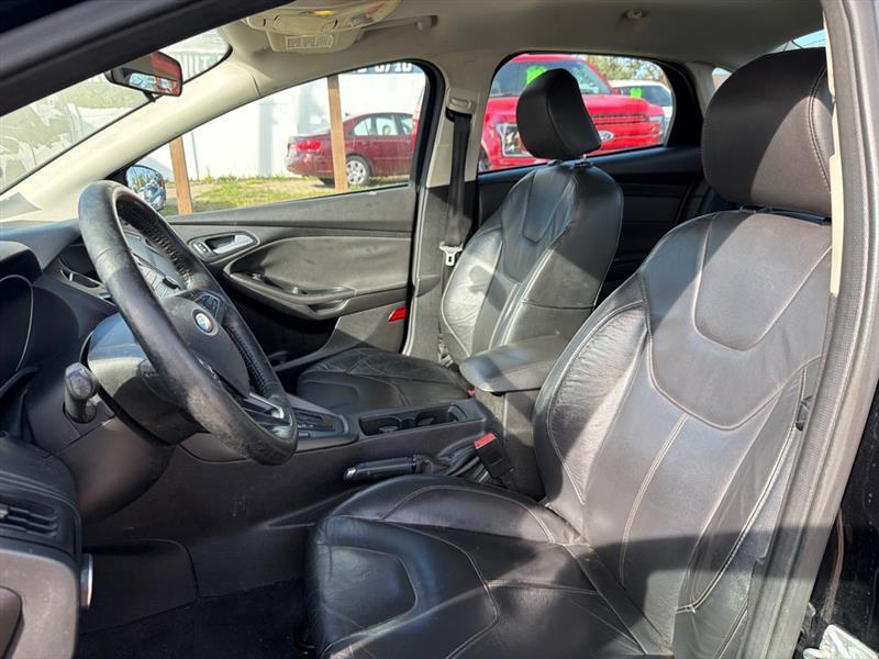 Ford Focus SE Sedan 2016