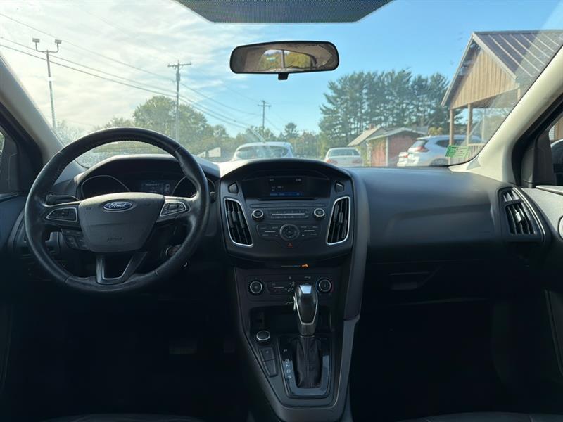 Ford Focus SE Sedan 2016