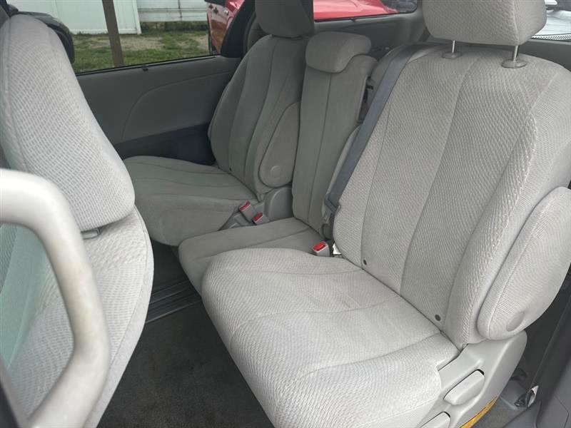 Toyota Sienna LE FWD 8-Passenger V6 2014