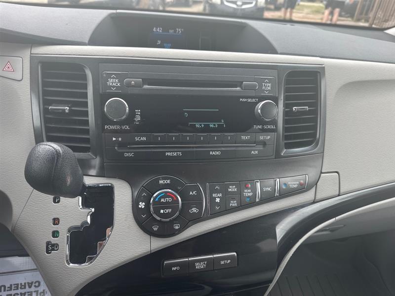 Toyota Sienna LE FWD 8-Passenger V6 2014