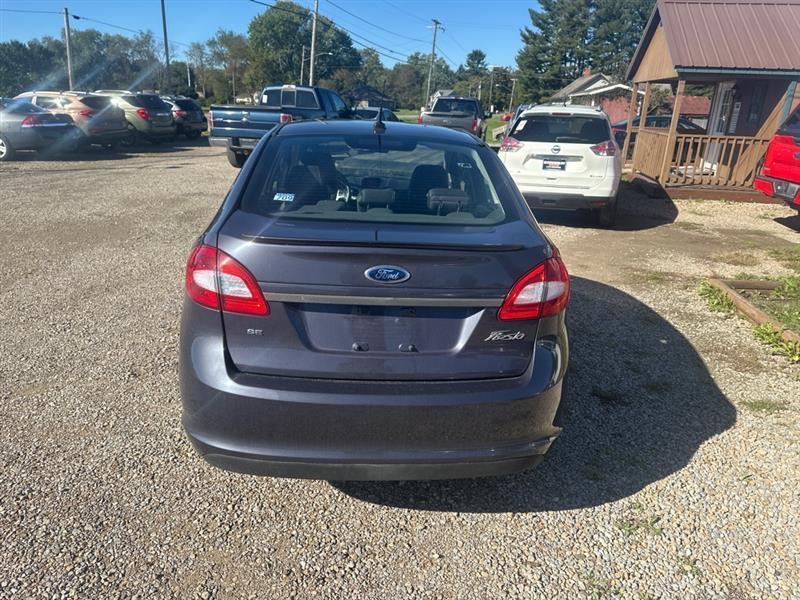 Ford Fiesta SE Sedan 2013