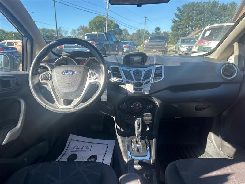 Ford Fiesta SE Sedan 2013