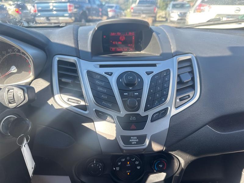 Ford Fiesta SE Sedan 2013