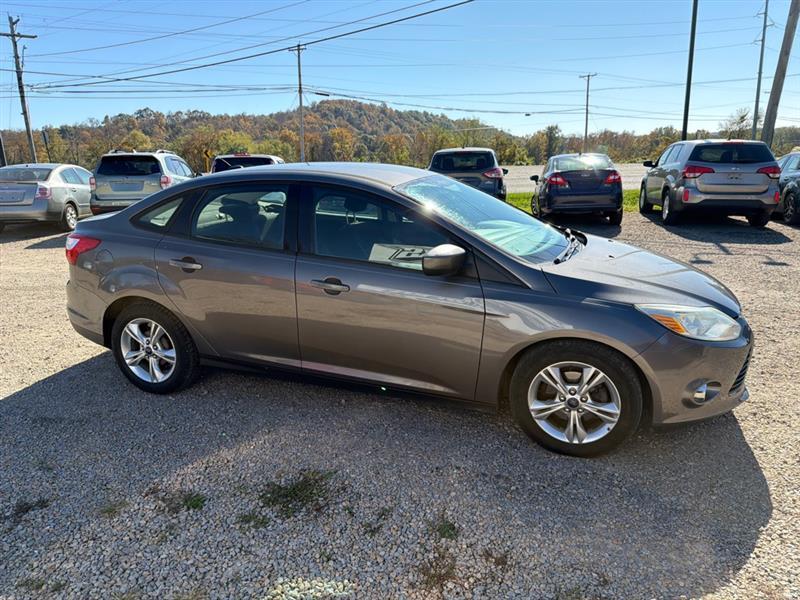 Ford Focus SE Sedan 2012