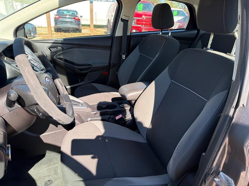 Ford Focus SE Sedan 2012