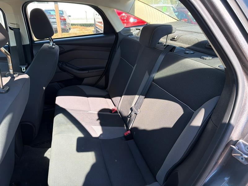 Ford Focus SE Sedan 2012