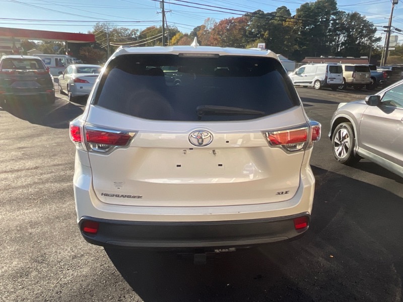 Toyota Highlander XLE FWD V6 2015