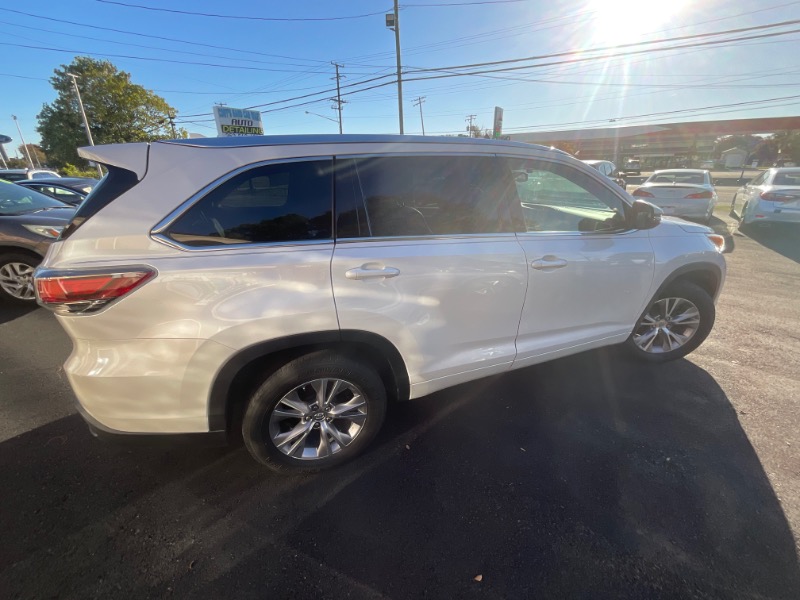 Toyota Highlander XLE FWD V6 2015