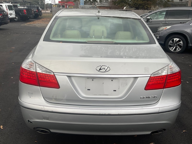 Hyundai Genesis 3.8L 2011