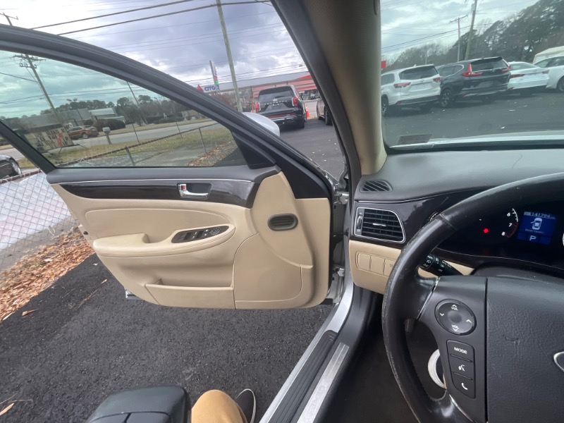 Hyundai Genesis 3.8L 2011