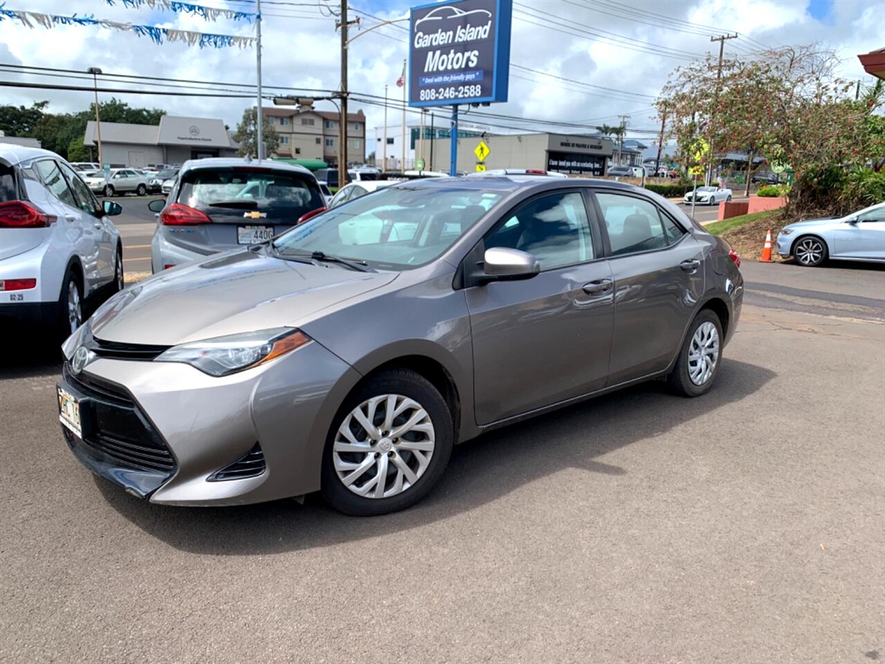 Used 2018 Toyota Corolla LE with VIN 5YFBURHE5JP826464 for sale in Lihue, HI