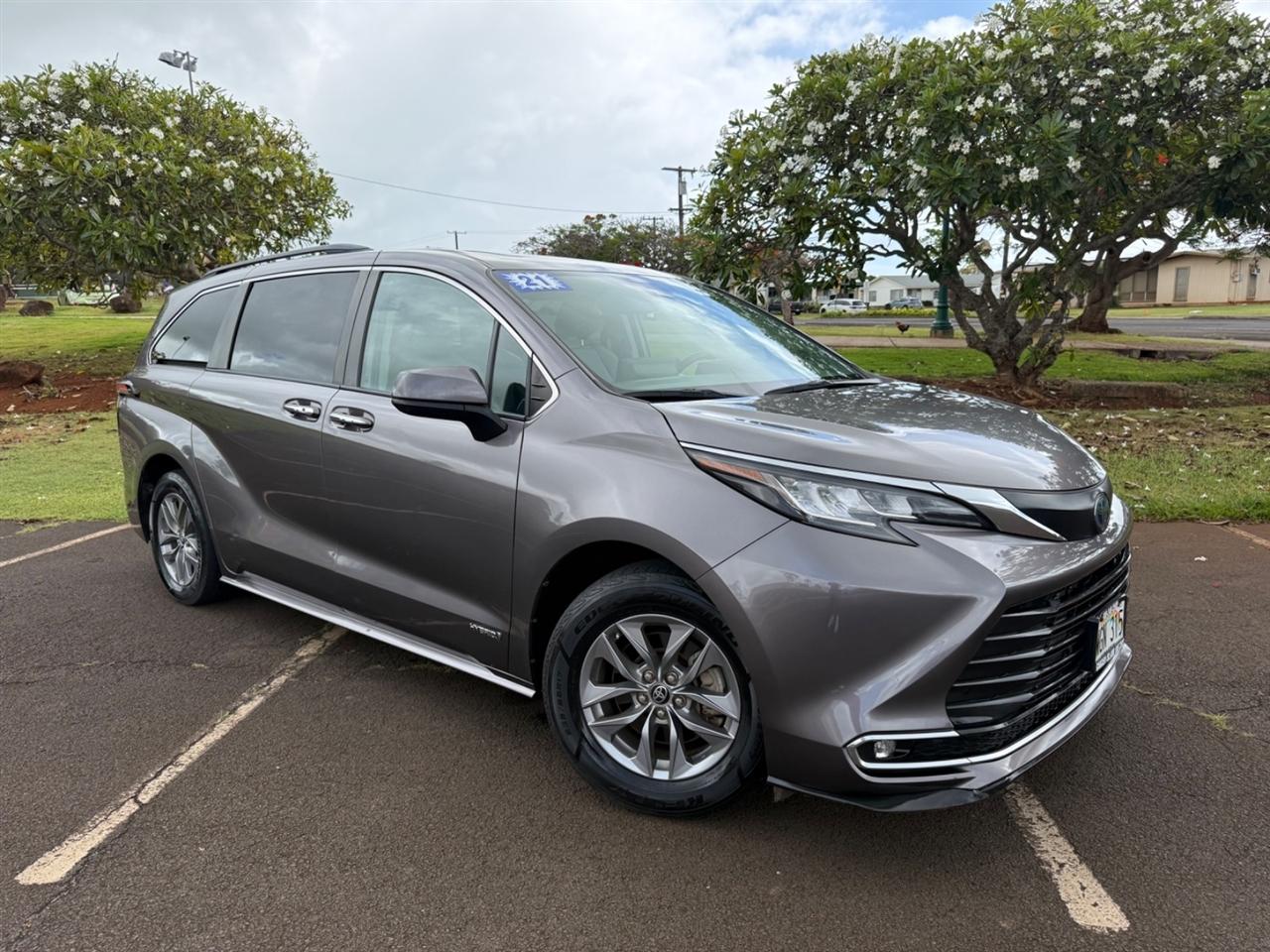 Toyota Sienna XLE 7-Passenger 2021