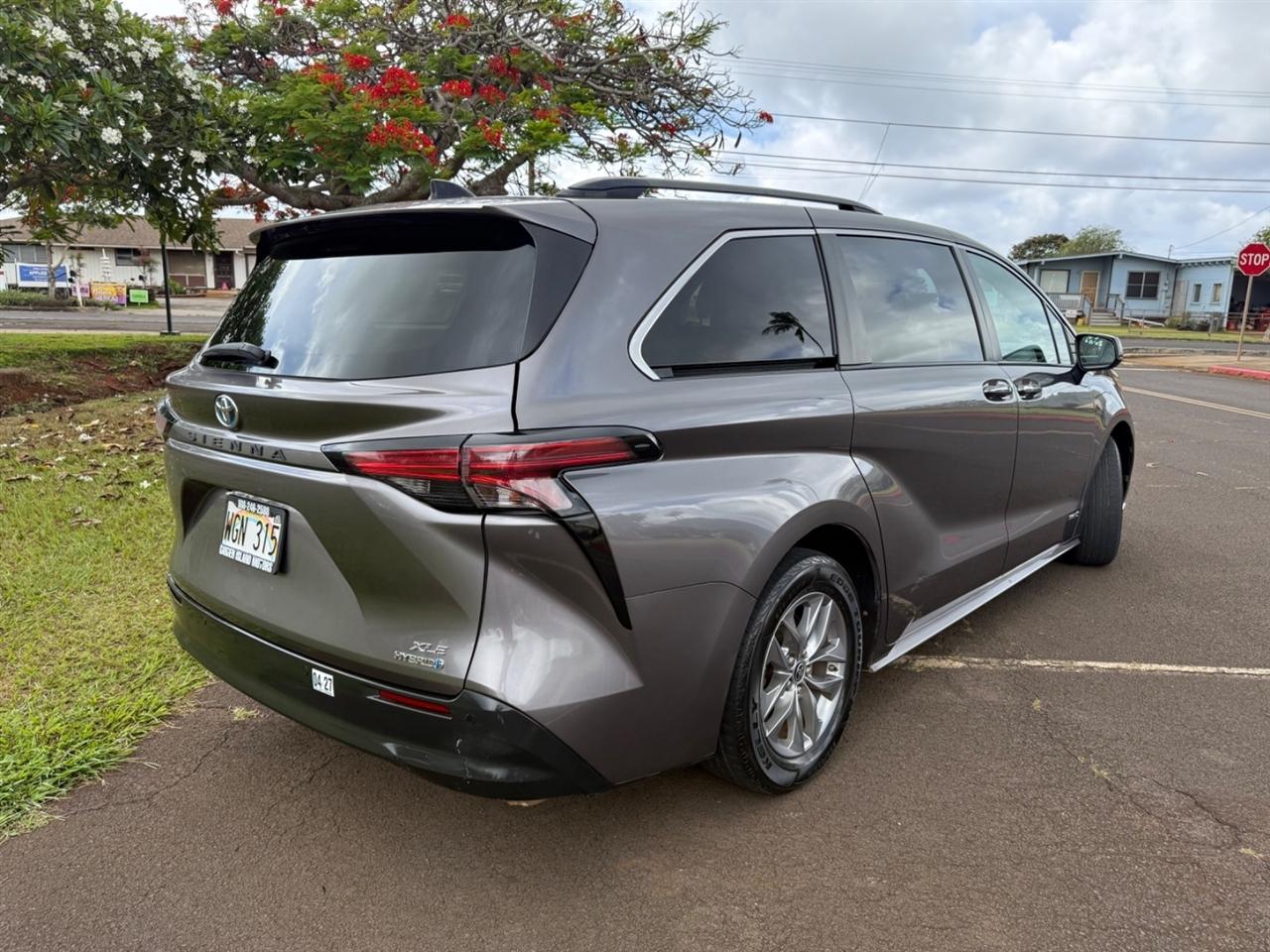 Toyota Sienna XLE 7-Passenger 2021