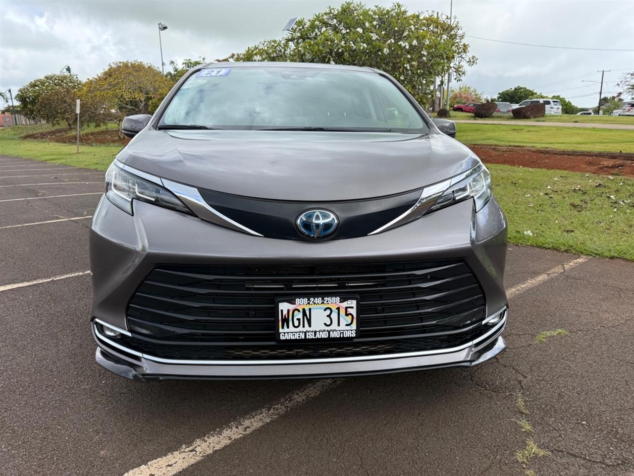Toyota Sienna XLE 7-Passenger 2021