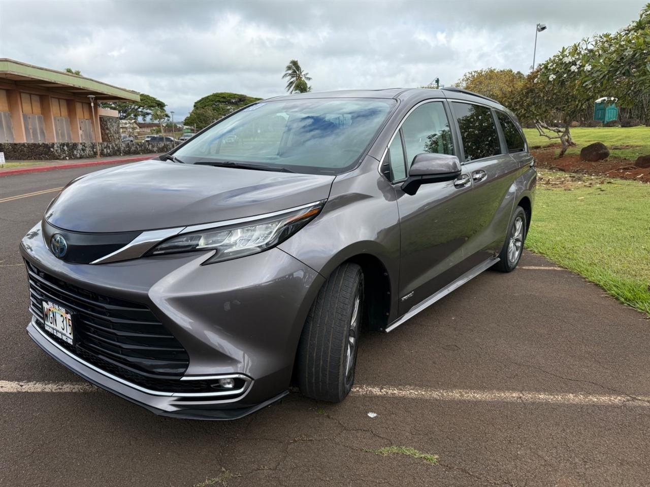 Toyota Sienna XLE 7-Passenger 2021