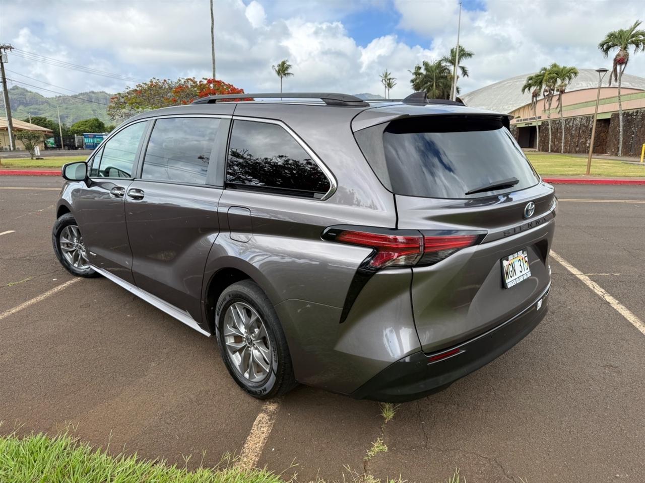 Toyota Sienna XLE 7-Passenger 2021