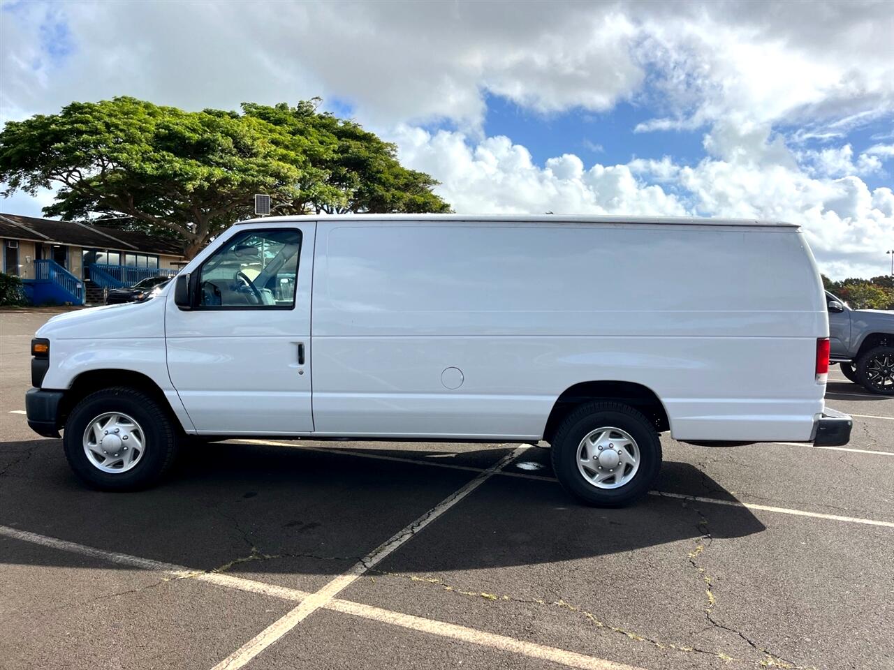 Ford Econoline E-350 Super Duty Extended 2014