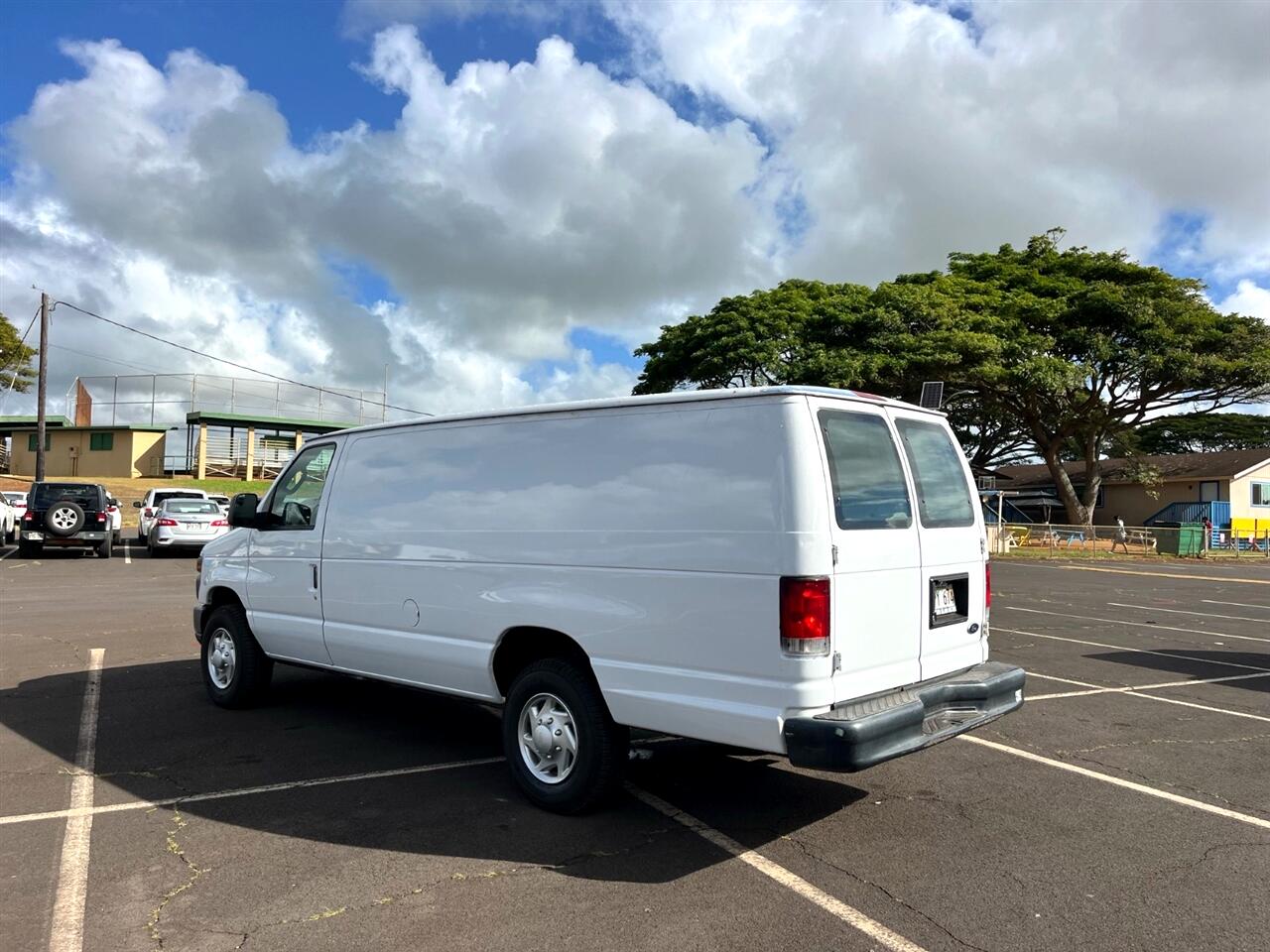 Ford Econoline E-350 Super Duty Extended 2014
