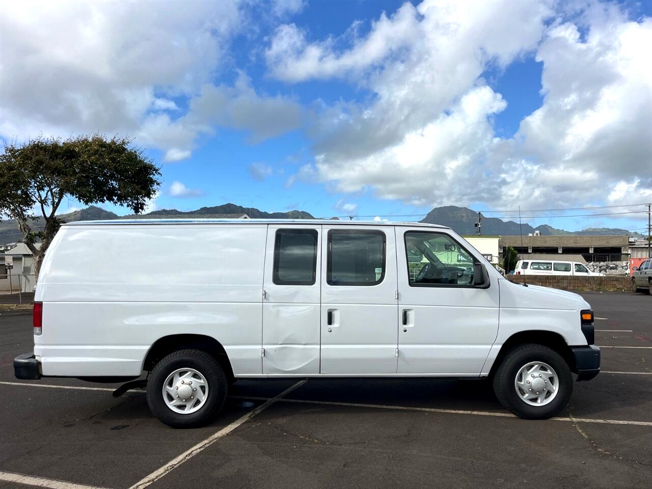 Ford Econoline E-350 Super Duty Extended 2014