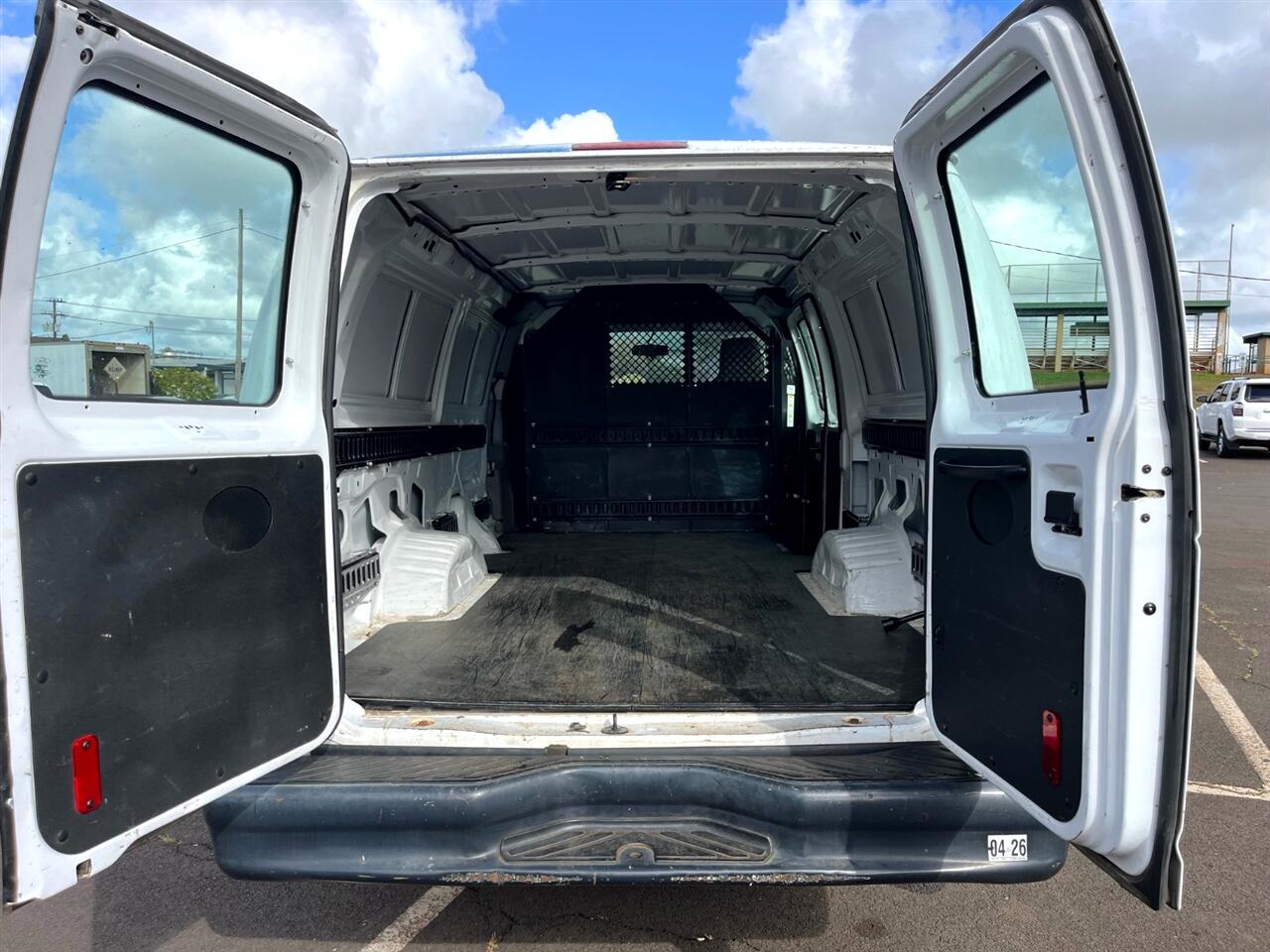 Ford Econoline E-350 Super Duty Extended 2014