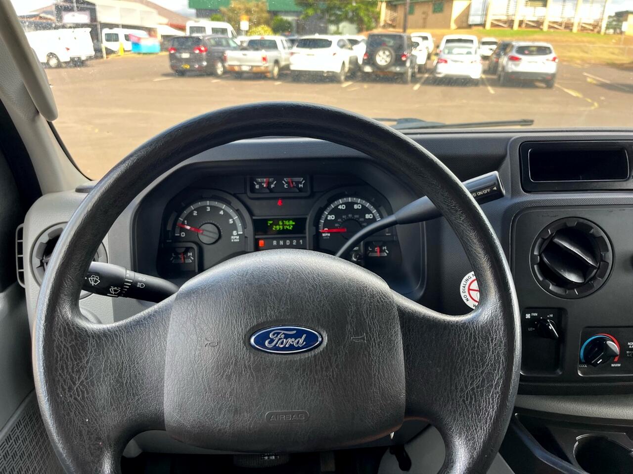 Ford Econoline E-350 Super Duty Extended 2014