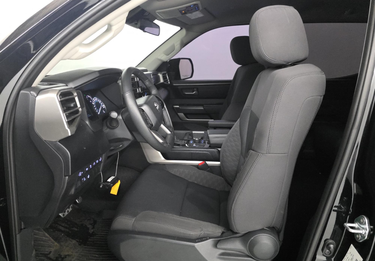 Toyota Tundra SR5 CrewMax 4WD 2024