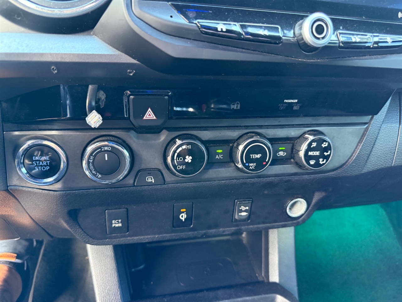 Toyota Tacoma SR5 Double Cab Super Long Bed V6 6AT 4WD 2016