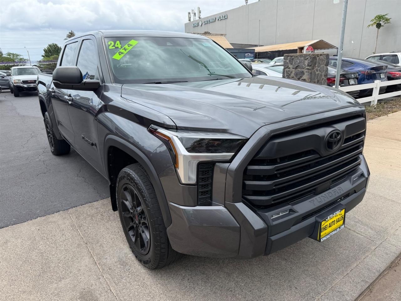 Toyota Tundra SR5 CrewMax 4WD 2024
