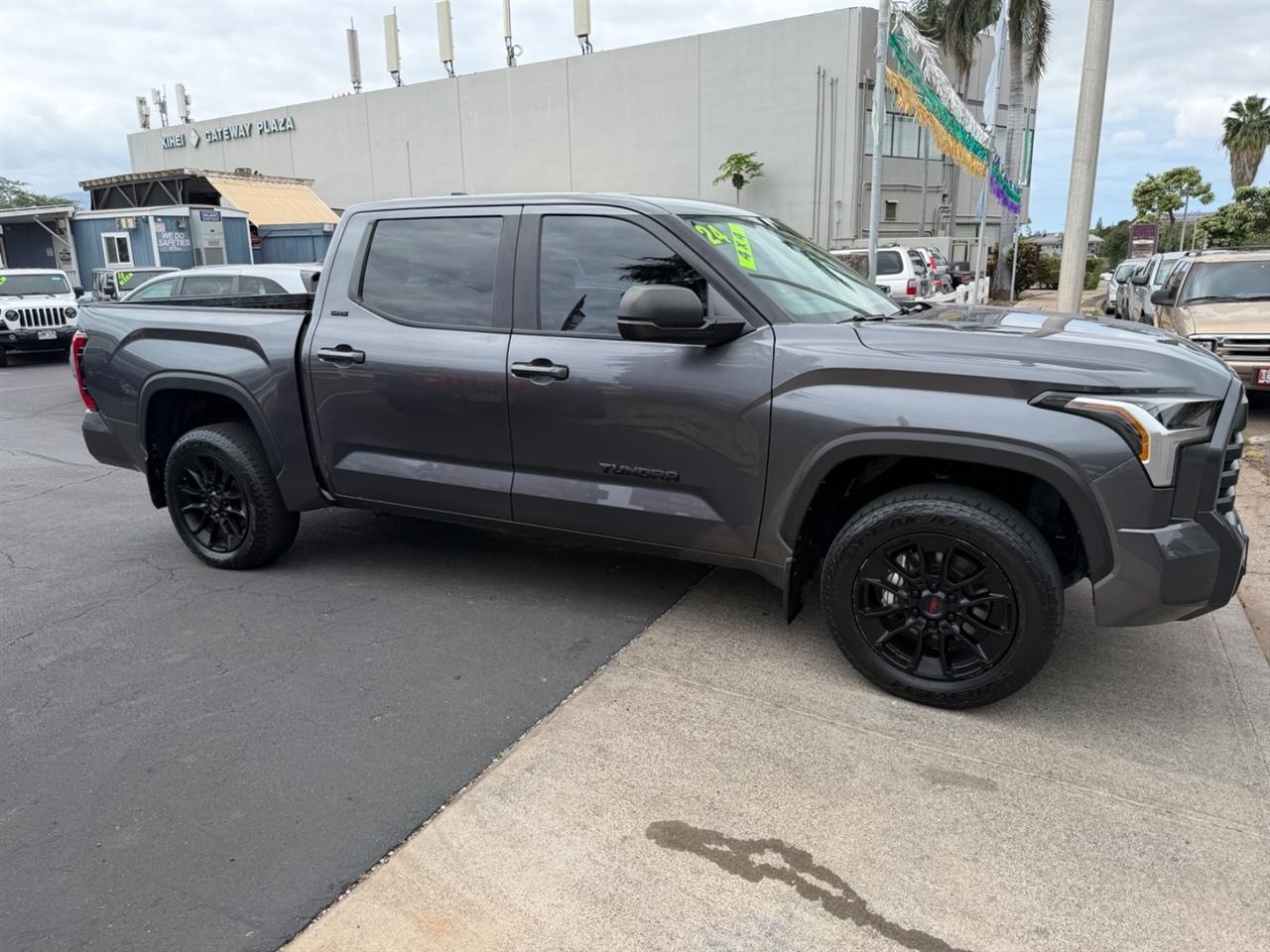 Toyota Tundra SR5 CrewMax 4WD 2024