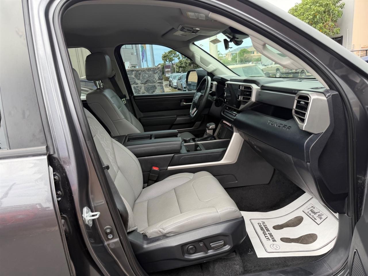 Toyota Tundra SR5 CrewMax 4WD 2024