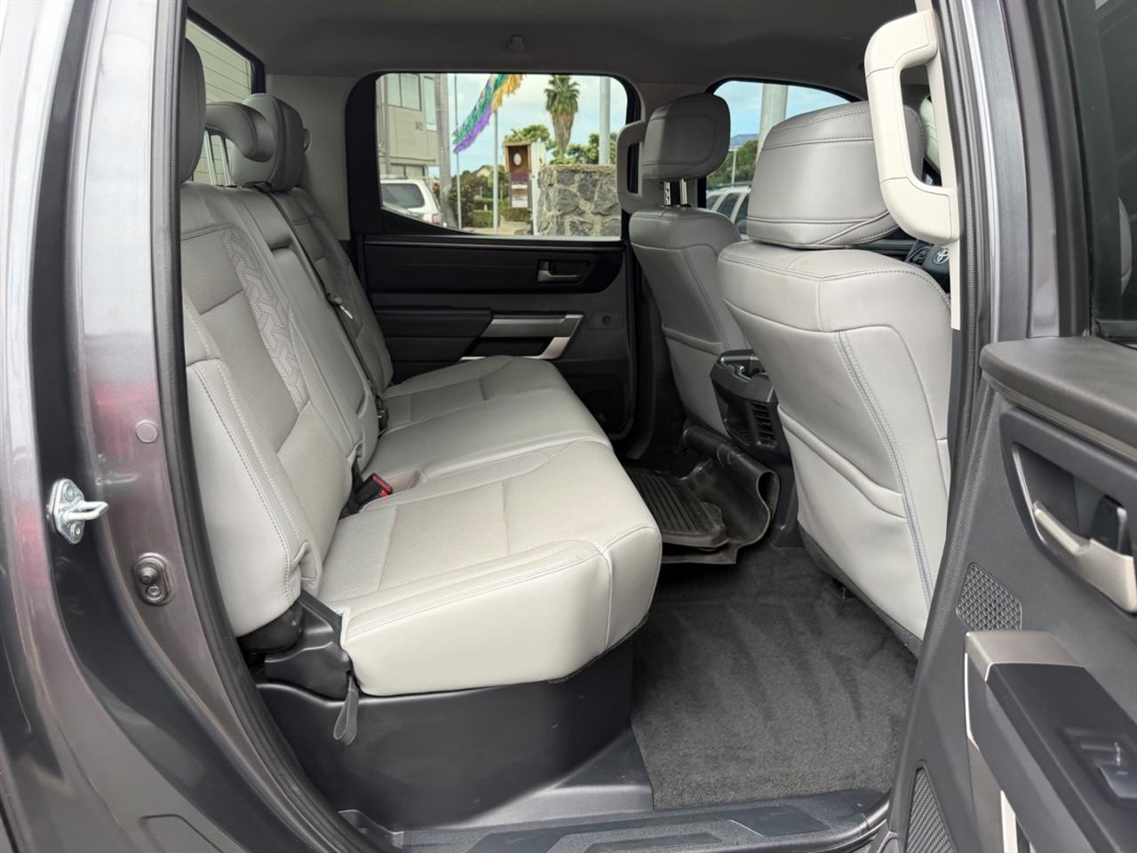 Toyota Tundra SR5 CrewMax 4WD 2024