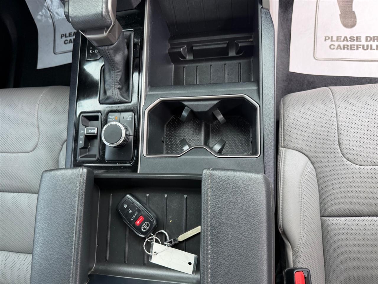 Toyota Tundra SR5 CrewMax 4WD 2024