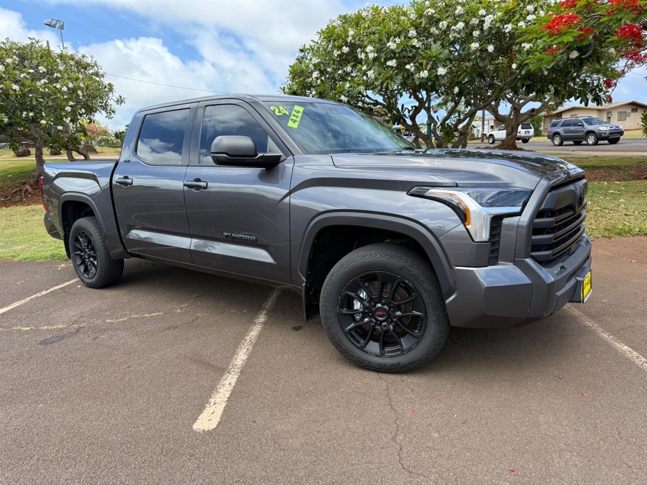 Toyota Tundra SR5 CrewMax 4WD 2024