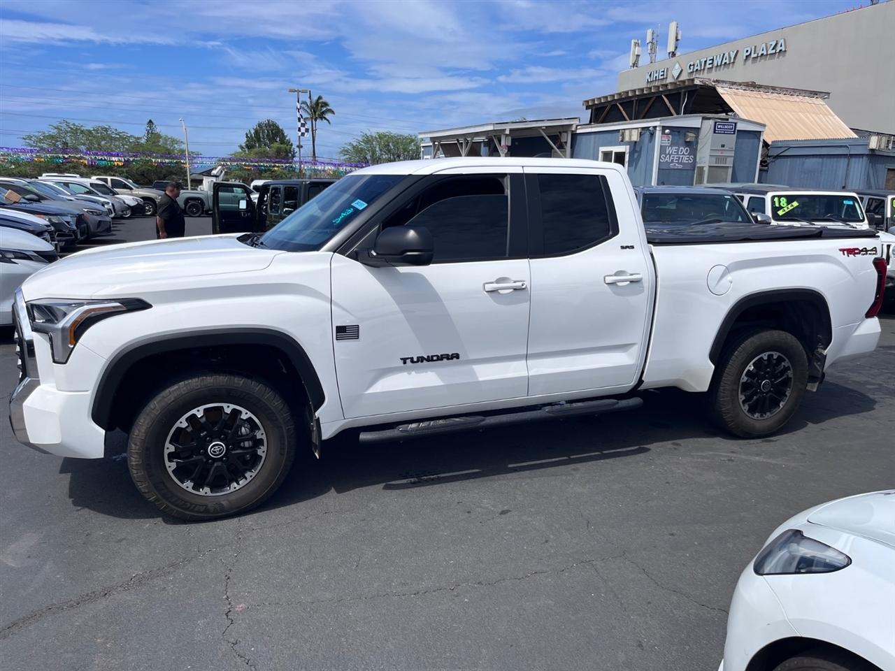 Toyota Tundra SR5 Double Cab 4WD 2024