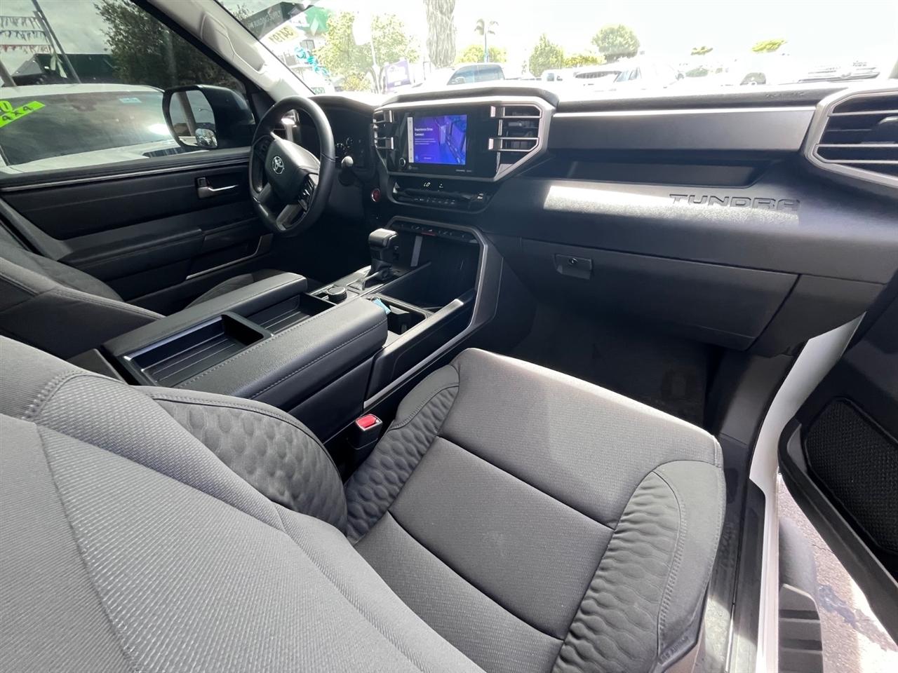 Toyota Tundra SR5 Double Cab 4WD 2024