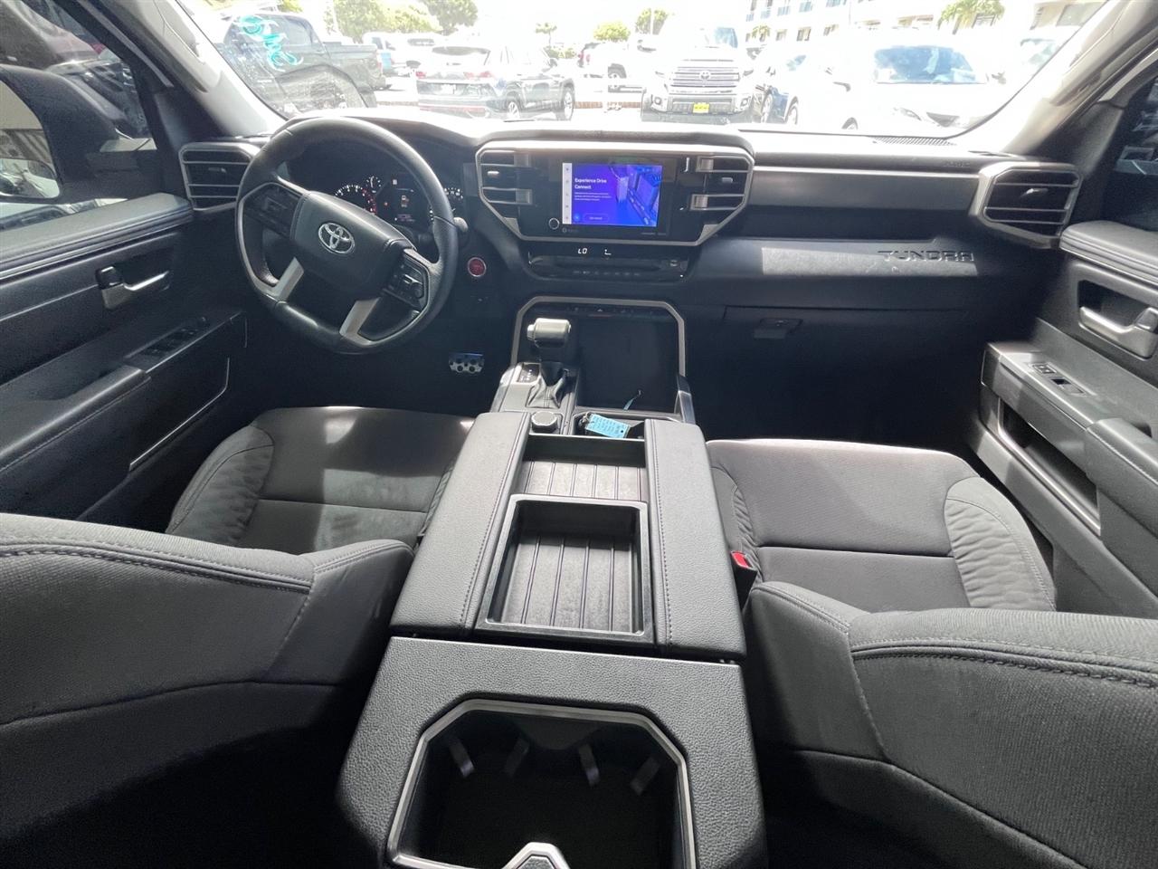 Toyota Tundra SR5 Double Cab 4WD 2024