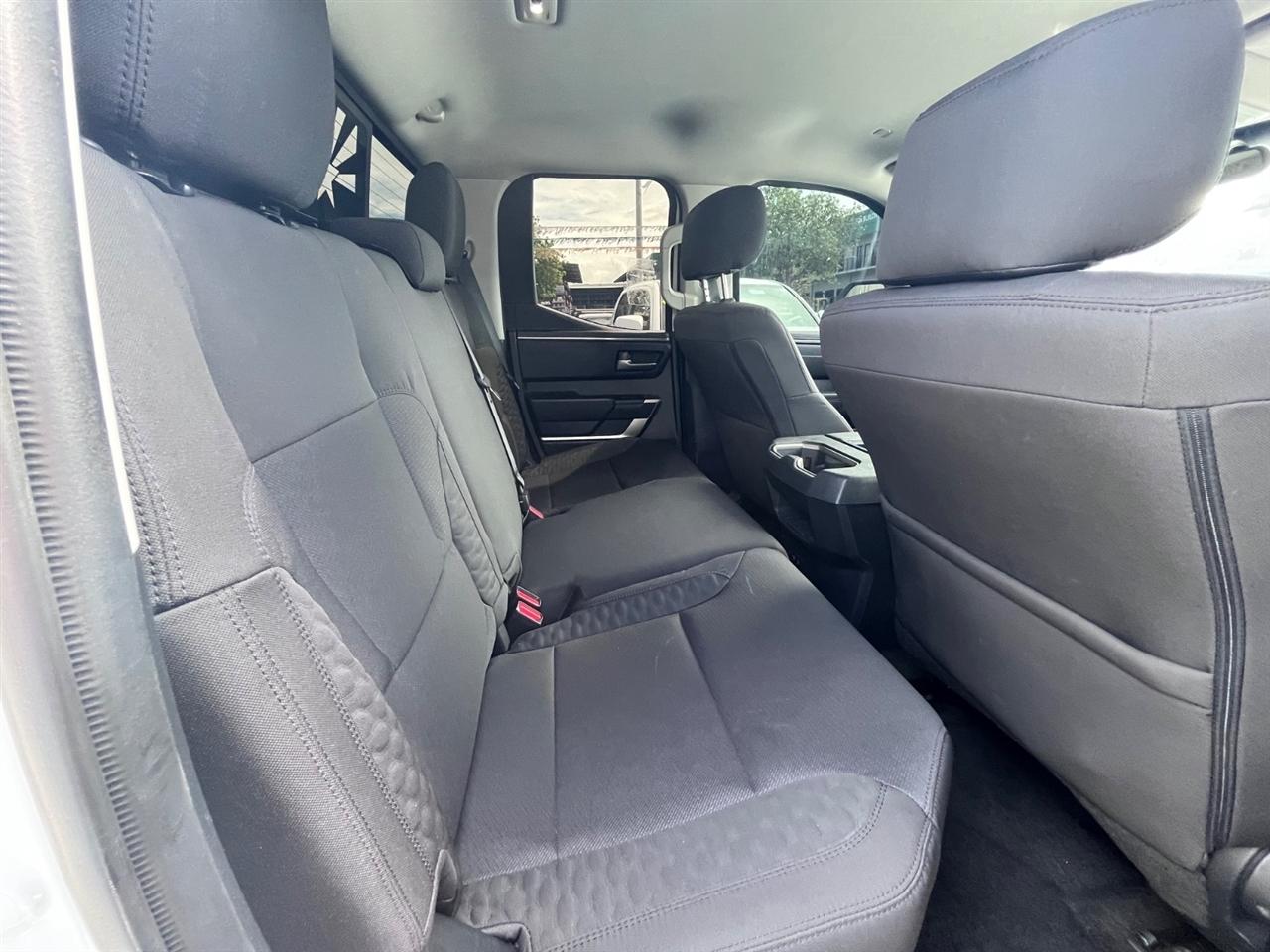 Toyota Tundra SR5 Double Cab 4WD 2024